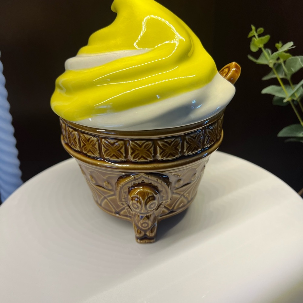 Disney Polynesian Village ice cream bowl, lid and spoon